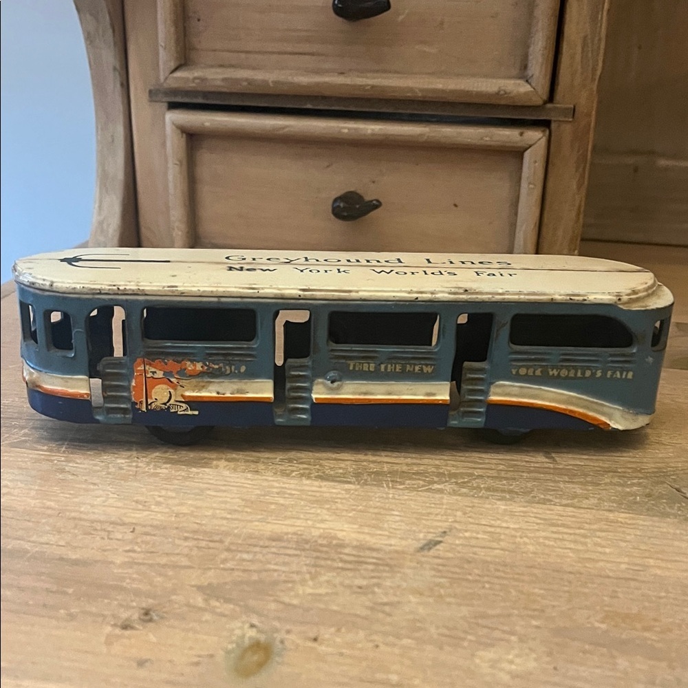 1939 Vintage Cast Iron Greyhound Bus Trolley New York World’s Fair Souvenir
